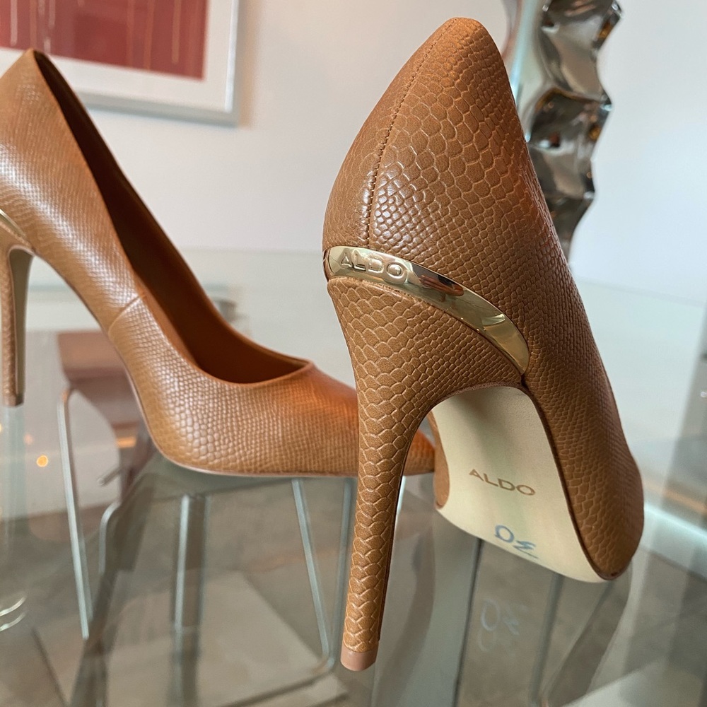 Aldo leather pumps !
